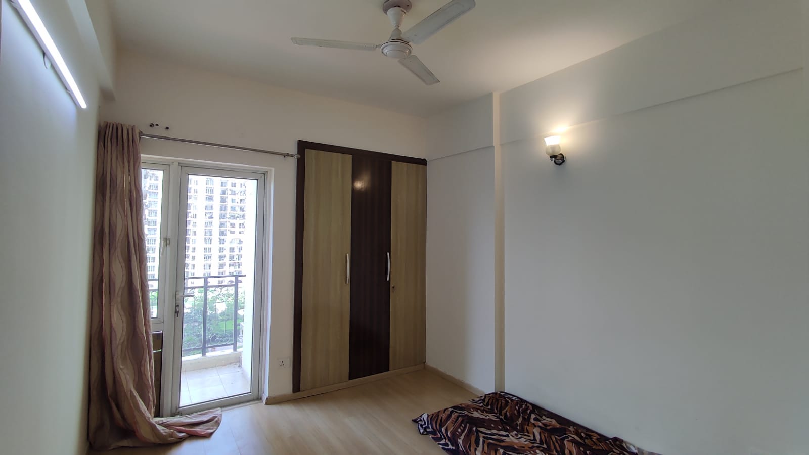 3 bhk flat for rent dlf moti Nagar new delhi